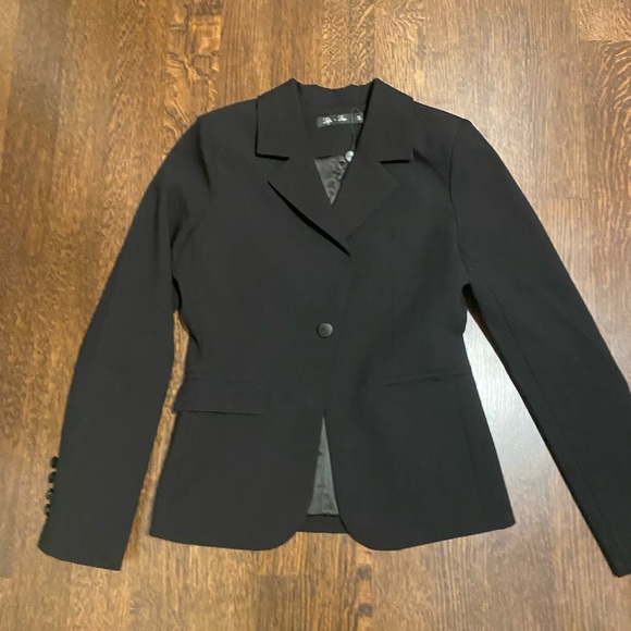 Lyla and Luxe Black Blazer - Size Small - Picture 2 of 5